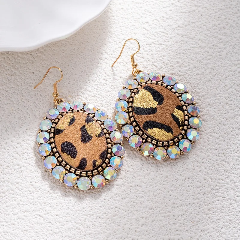Animal point oval earrings leopard design big version