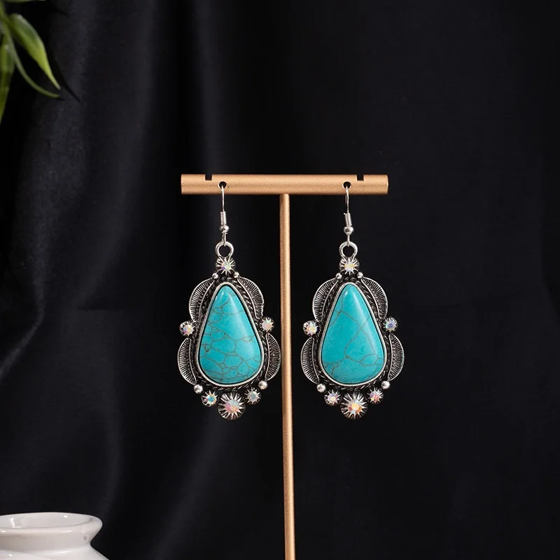 Big turquoise stone vintage design earrings