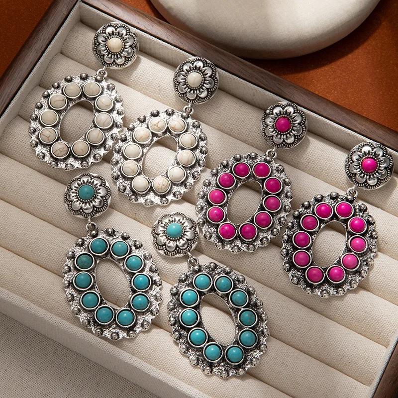 Turquoise oval dangling earrings western style