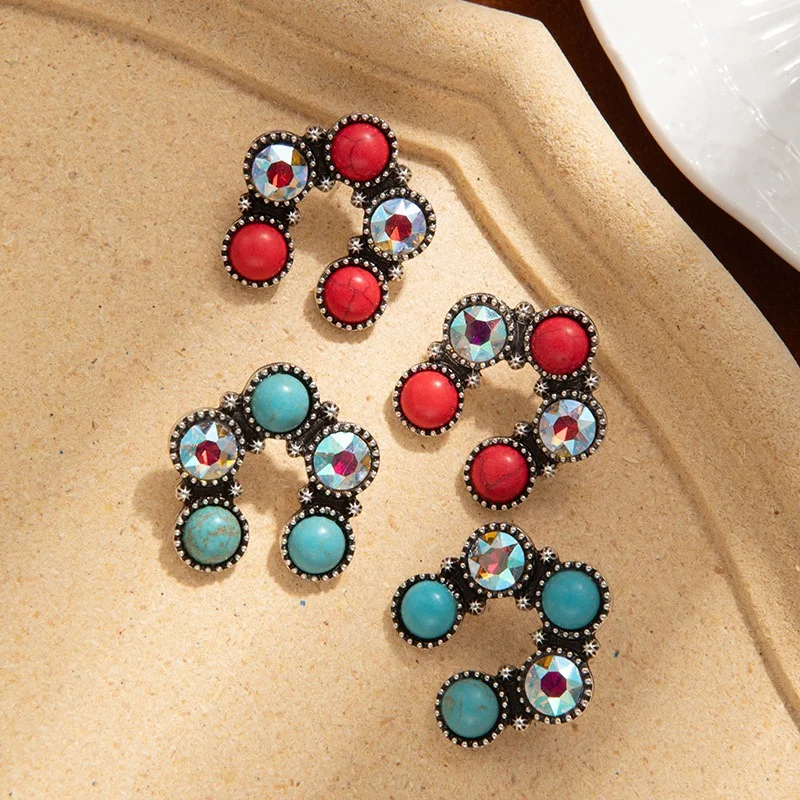 Cute turquoise stone studs earrings horse shoes design