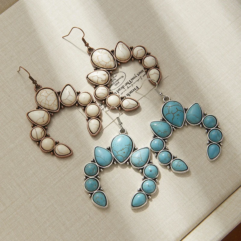 Classic horse shoes earrings turquoise stone western design